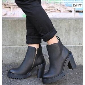 Dr. Martens Doc Marten Black Leather Heeled Ankle Boots Zipper Sz 11 Chic Comfy